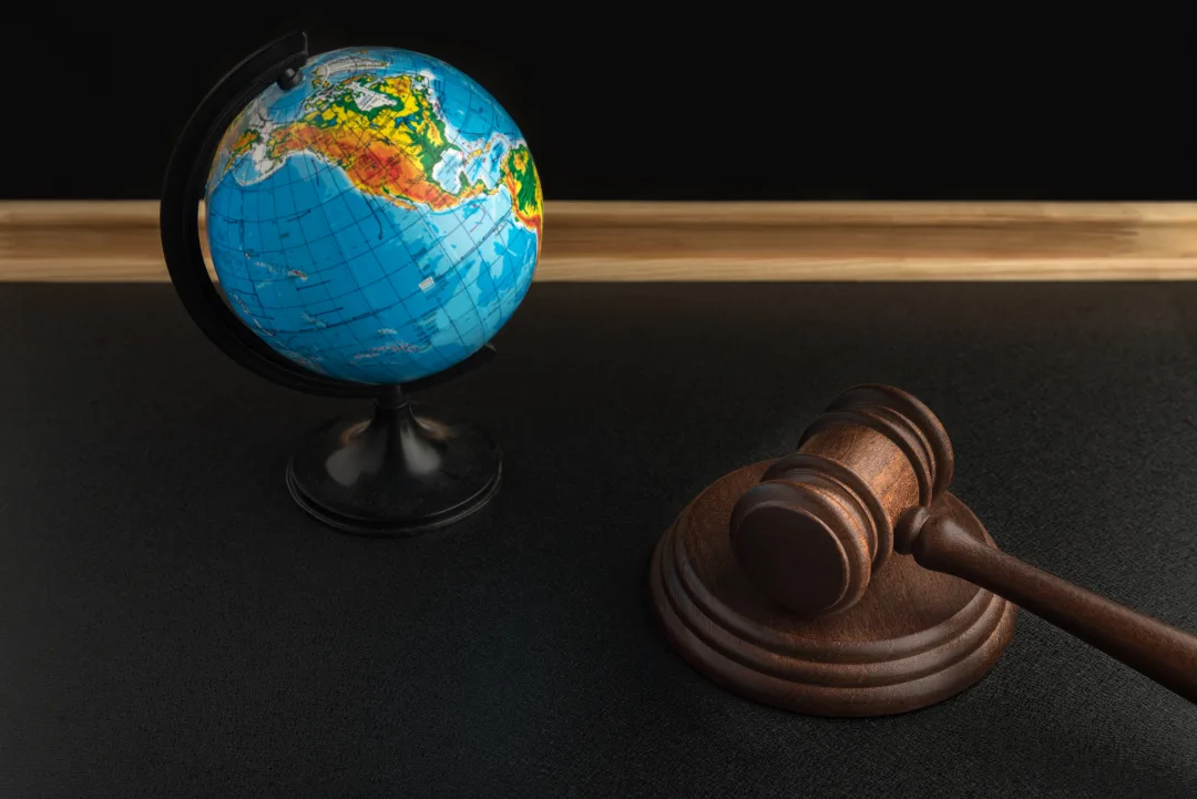 AI deepfake legislation: Wooden Judge gavel and globe.